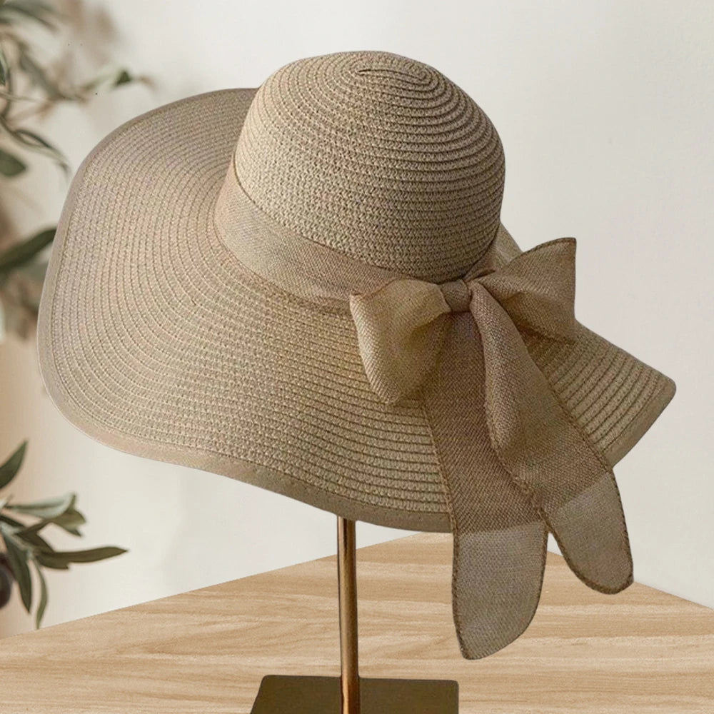 VelvetShade Sun Hat!! Perfeito para te proteger com elegância, da praia à cidade.